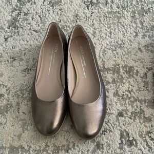 Size 8 (39) gold Ecco flats